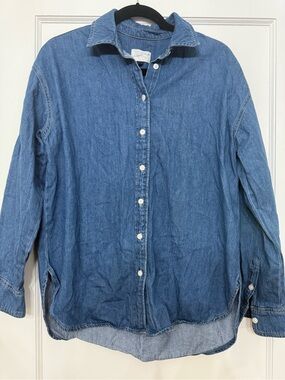 Universal Thread Medium Wash Denim Long Sleeve Button-Down Shirt Small